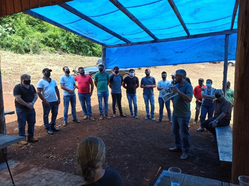 VEREADORES PARTICIPAM DA ENTREGA DE BLOCOS 